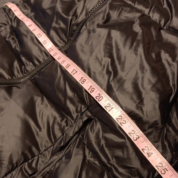 NEW! Women's Black Puffer Vest - Picture 7 of 8